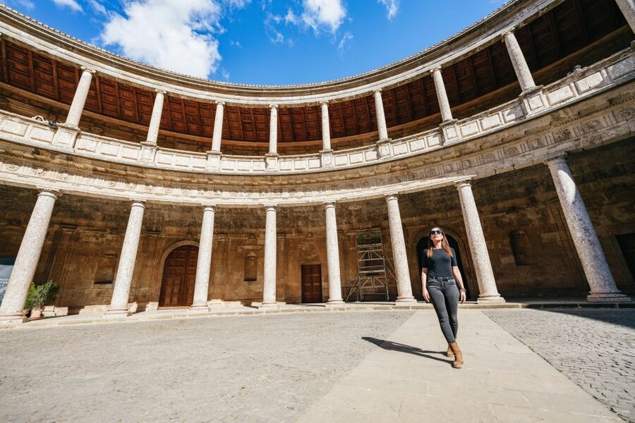 Granada: Alhambra Guided Tour with Nasrid Palaces & Gardens - Starting at the Alcazaba fortress