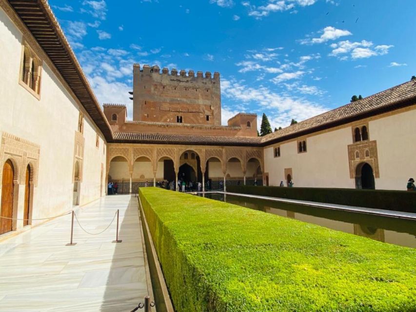 Granada: Alhambra Guided Tour with Nasrid Palaces - Generalife and its gardens: a calm opening