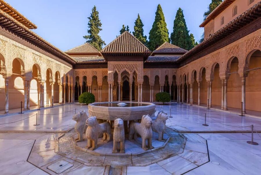 Granada: Alhambra, Nasrid Palaces & Gardens guided Tour - Why a Guided Visit Helps at the Alhambra
