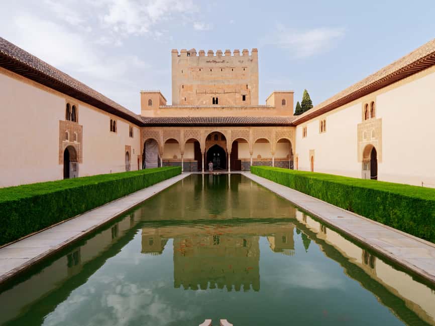 Granada: Alhambra, Nasrid Palaces & Gardens guided Tour - The Guides Make the Difference