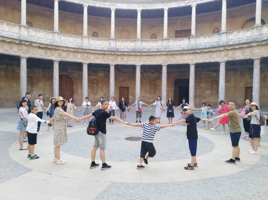 Granada: Alhambra, Nasrid Palaces, & Generalife Guided Tour - Generalife: gardens and a quieter opening