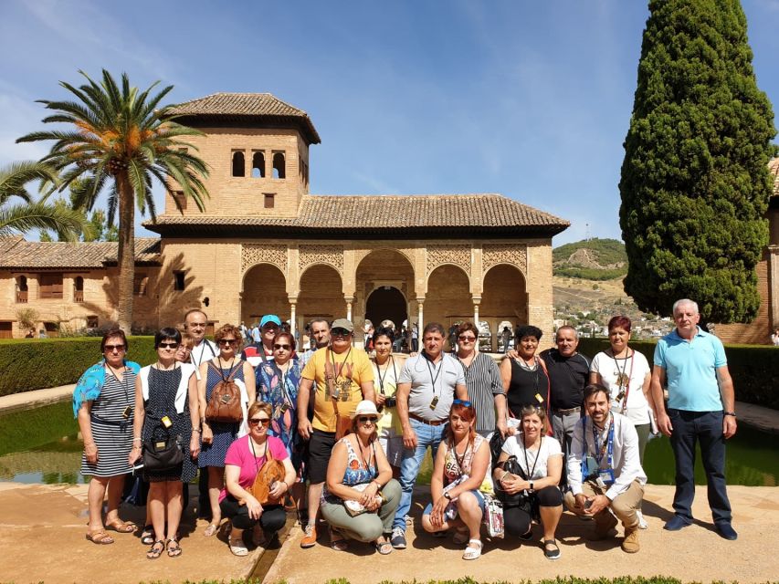 Granada: Alhambra, Nasrid Palaces, & Generalife Guided Tour - Finding the meeting point by La Mimbre