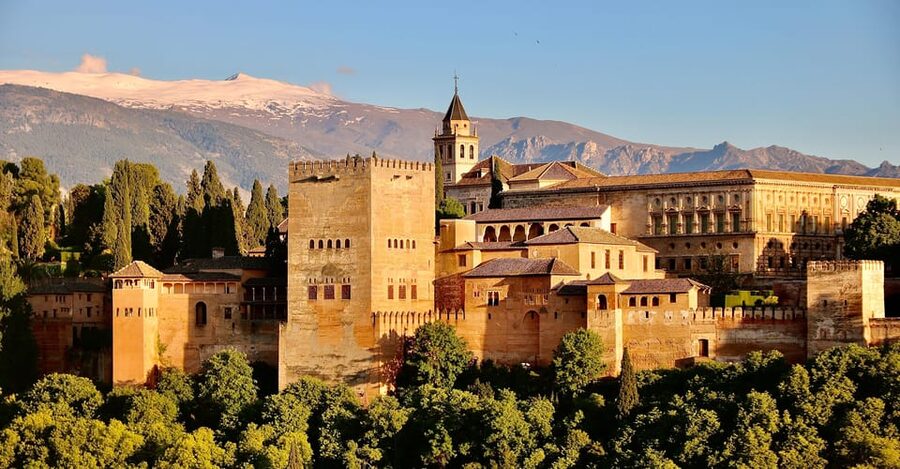 Granada: Alhambra & Nasrid Palaces Small Group Guided Tour - Key points to know before booking