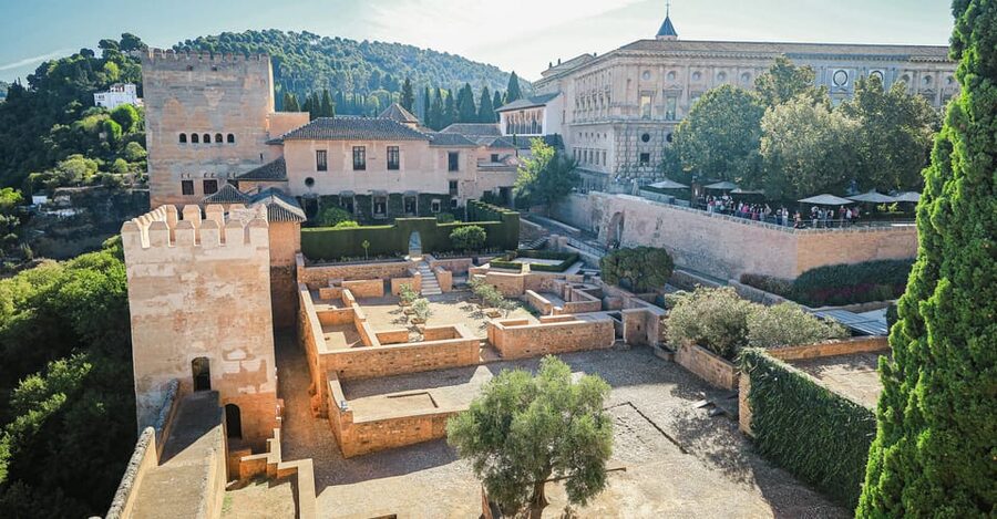 Granada: Alhambra & Nasrid Palaces Small Group Guided Tour - The fortress and the wider Alhambra complex