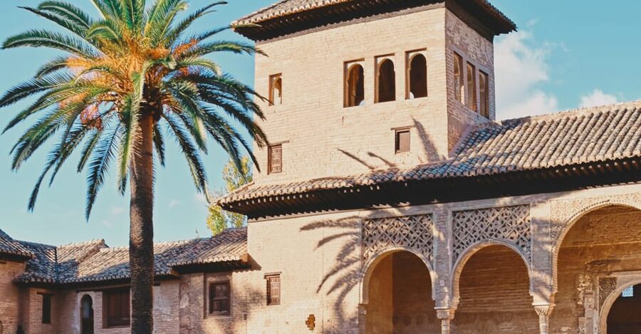 Granada: Alhambra & Nasrid Palaces Small Group Guided Tour - Who should book this three-hour visit?