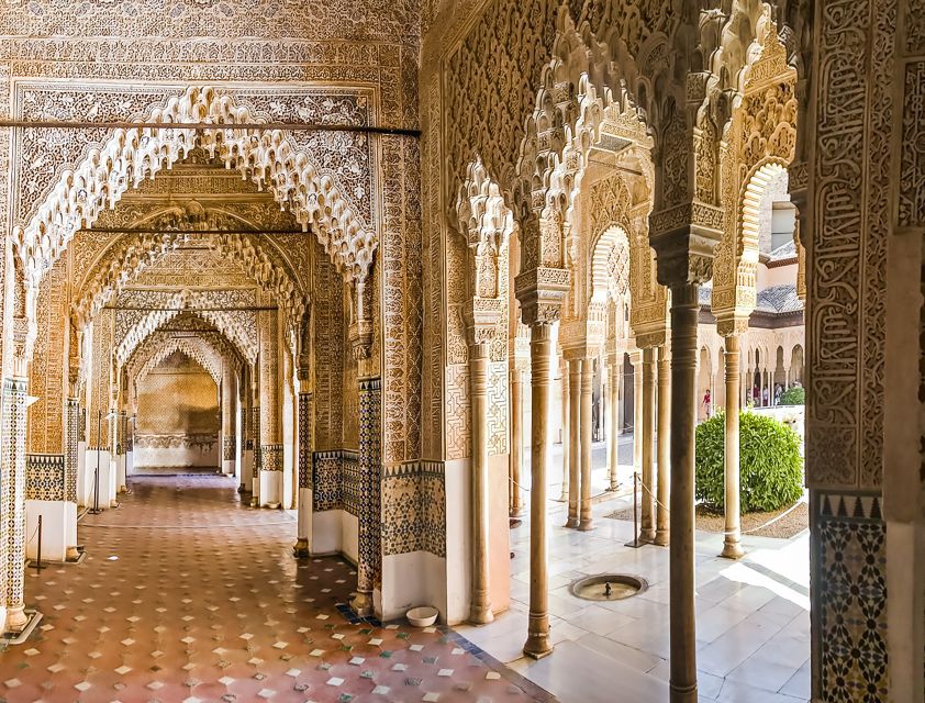 Granada: Alhambra & Nasrid Palaces Tour with Tickets - Key points at a glance