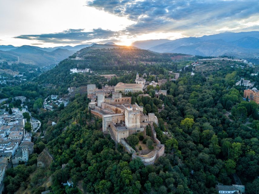Granada: Alhambra Palace Guided Tour - The Generalife Gardens in a compact ten minutes
