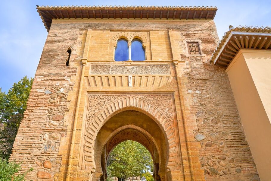 Granada: Alhambra Small Group Tour with Nasrid Palaces - Key points before you book