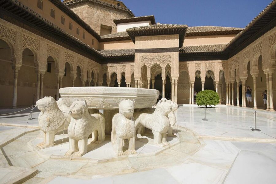 Granada: Alhambra Small Group Tour with Nasrid Palaces - Timing, clothing, and access advice
