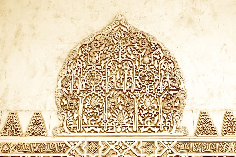 Granada: Alhambra Small Group Tour with Nasrid Palaces - Generalife: gardens, water, and a gentler start