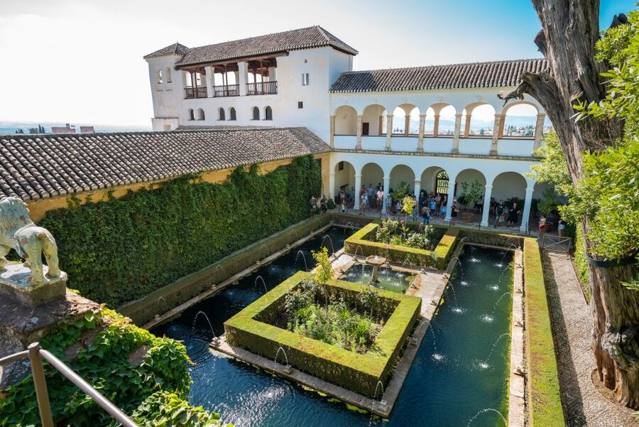 Granada: Alhambra Ticket and Guided Tour with Nasrid Palaces - Alcazaba Fortress and Granada views