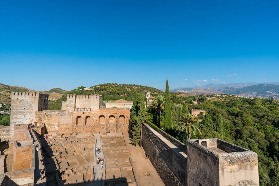 Granada: Alhambra Ticket and Guided Tour with Nasrid Palaces - Small group or private tour?