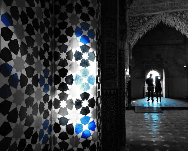 Granada: Fast-Track Alhambra & Nasrid Palaces Guided Tour - The Nasrid Palaces and Courtyard of the Lions