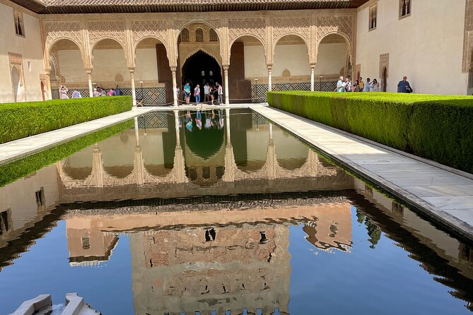 Granada : Private Alhambra Tour + Nazaries Palaces (VIP) - Generalife gardens: a gentle start with fine views