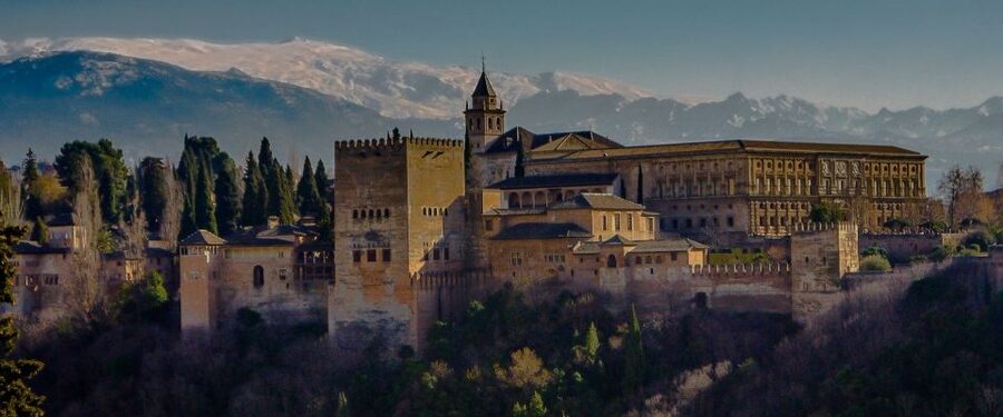 Granada: The Alhambra and Nasrid Palaces Guided Night Tour - Meeting at the Access Pavilion