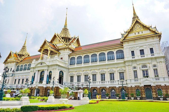 Grand Palace Glory and Emerald Buddha : Half-Day Tour in Bangkok - Crowds, closed halls, and the biggest disappointment