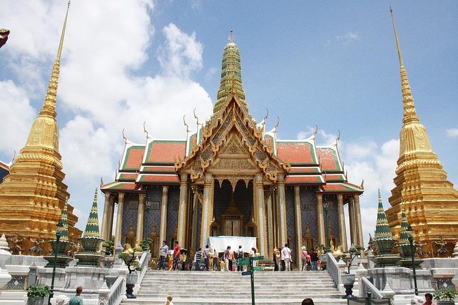 Grand Palace & Temples of Bangkok with experienced guide - How strong are the guides?
