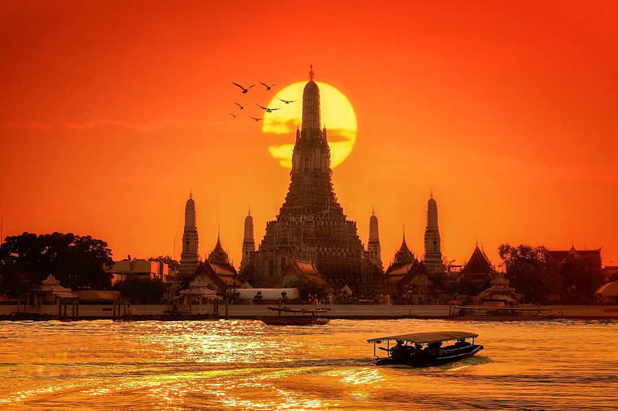 Grand Palace, Wat Pho, and Wat Arun: Guided Tour in Spanish - Starting at Bangkok City Pillar Shrine