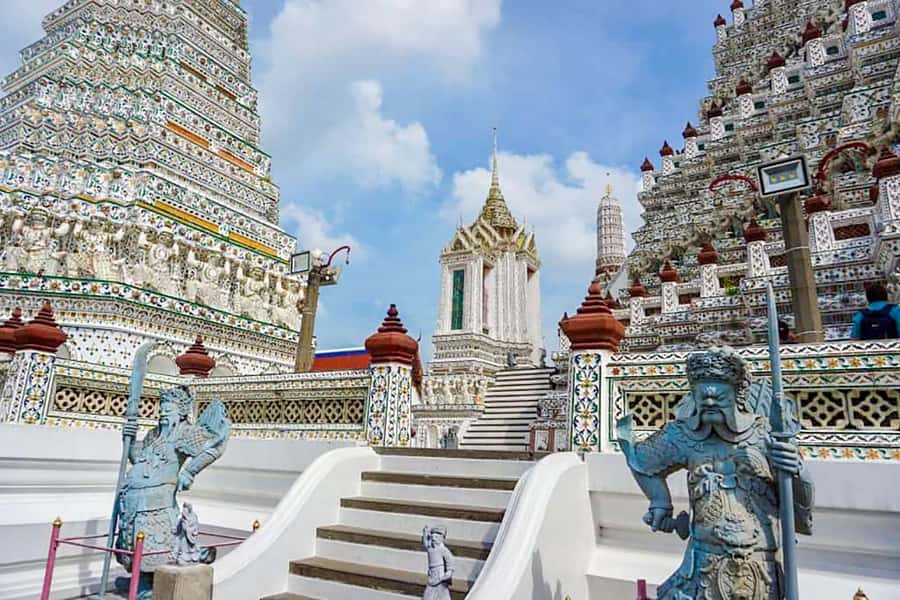 Grand Palace, Wat Pho, and Wat Arun: Guided Tour in Spanish - Crossing the river by public boat