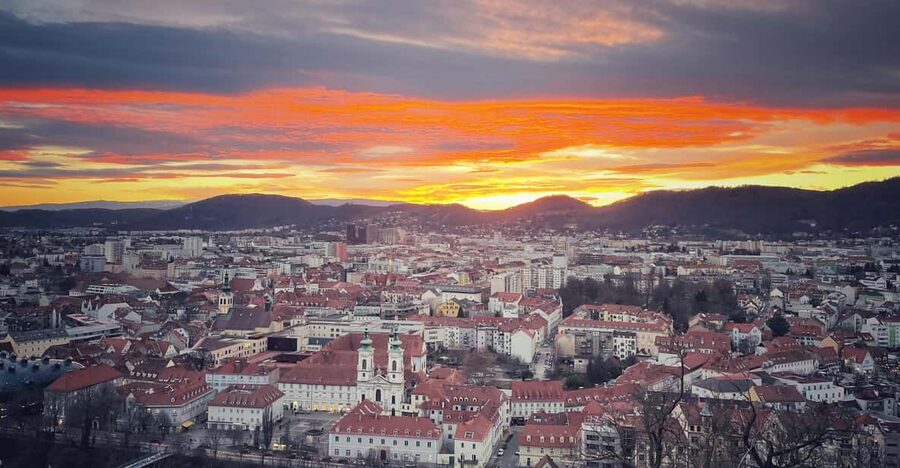 Graz: Funicular Ride & Schlossberg Picnic Experience - Starting at Taubenbrunnen in Schlossbergplatz