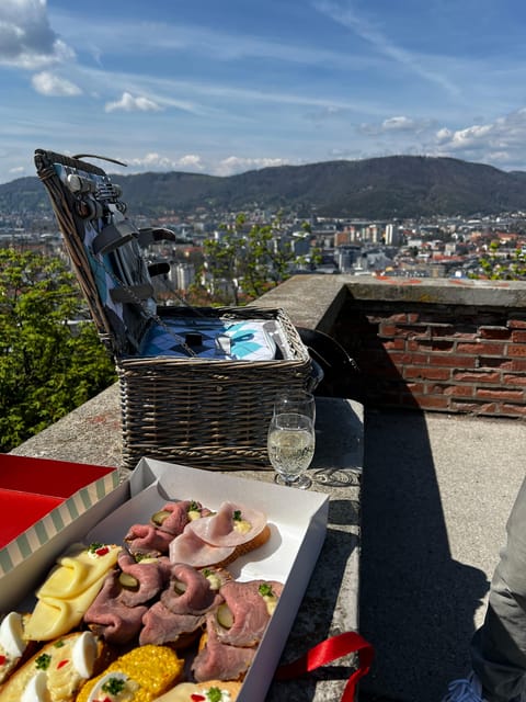 Graz: Funicular Ride & Schlossberg Picnic Experience - What comes in the basket
