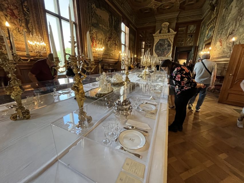 Great Stables of Prince de Conde & Palace Chantilly - What the guides add