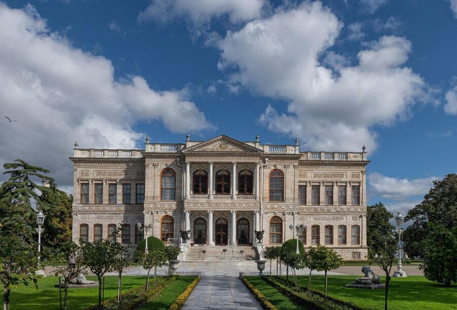 Guided Dolmabahce Palace Tour with Bosphorus Sunset Cruise - What is served on the yacht?