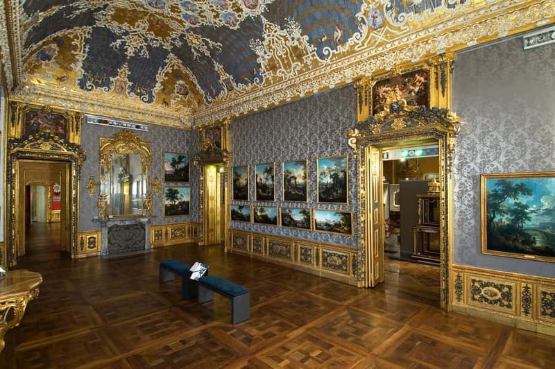 Guided tour of Palazzo Madama with small groups - The Secret Garden in the old moat