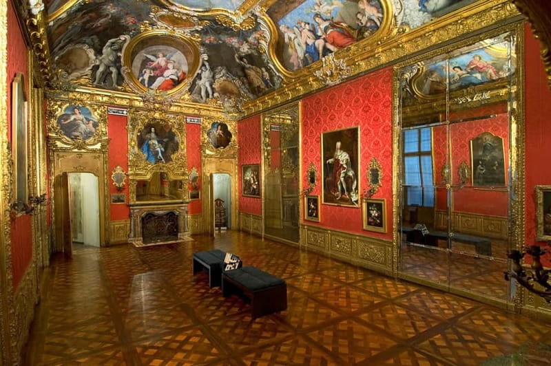 Guided tour of Palazzo Madama with small groups - Meeting your guide in Piazza Castello