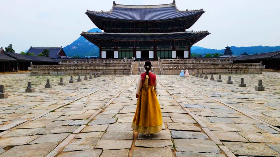 Gyeongbokgung Palace, Jogyesa Temple and Bukchon village - Why this route works for a first day in Seoul