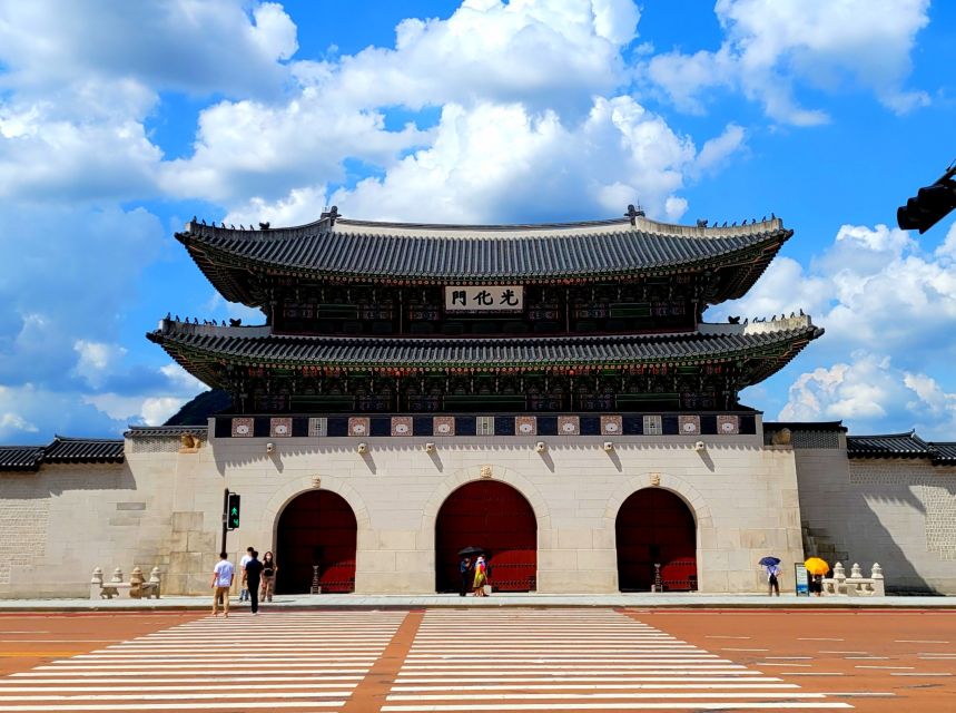 Gyeongbokgung Palace, Jogyesa Temple and Bukchon village - What to bring and what to expect on the day