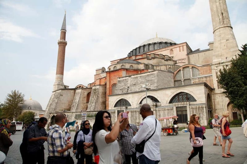 Hagia Sophia, Topkapı Palace, Blue Mosque Guided Small Group - Hagia Sophia explains Istanbul’s changing identity