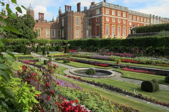 Hampton Court Palace Private Tour - Secrets of Henry VIII - Why Siobhan Clarke changes the experience