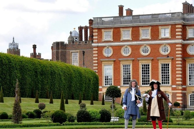 Hampton Court Palace Private Tour - Secrets of Henry VIII - Pace, comfort, and access