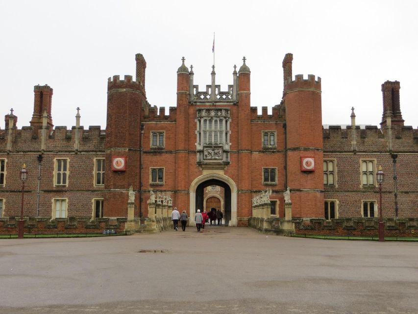 Hampton Court Palace Private tour With Fast Track Entry - Key points at a glance