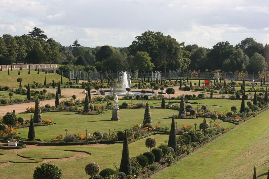 Hampton Court Palace Private tour With Fast Track Entry - Henry VIII’s Tudor palace and the Great Hall