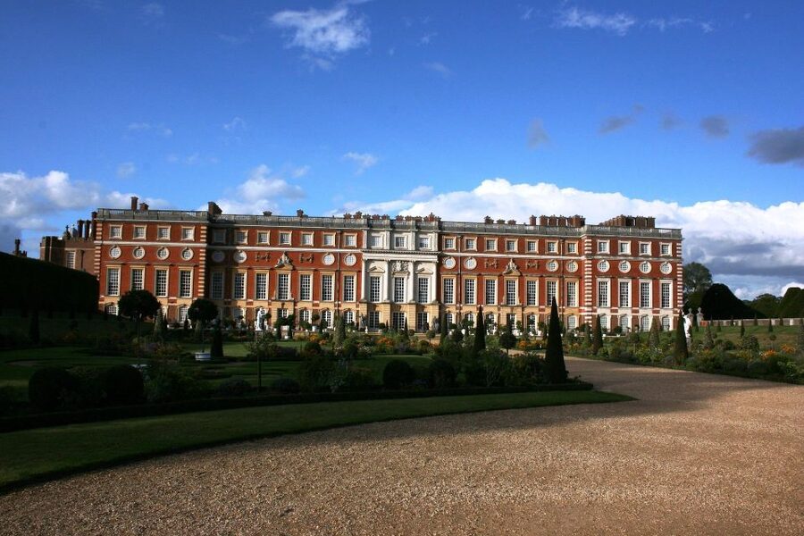 Hampton Court Palace Private tour With Fast Track Entry - William III, Mary II, and Sir Christopher Wren’s baroque palace