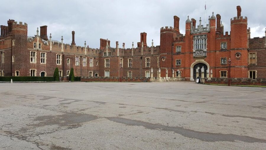 Hampton Court Palace Private tour With Fast Track Entry - The Great Vine, the Maze, and 60 acres of gardens