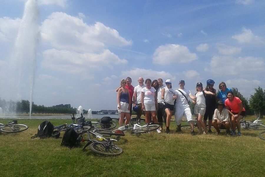 Hampton Court Palace: River Thames Bike Tour - Why this Thames ride feels different from central London