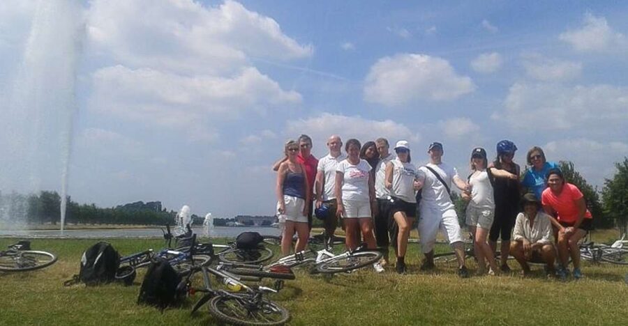Hampton Court Palace: River Thames Bike Tour - Richmond Palace and the first riverside miles