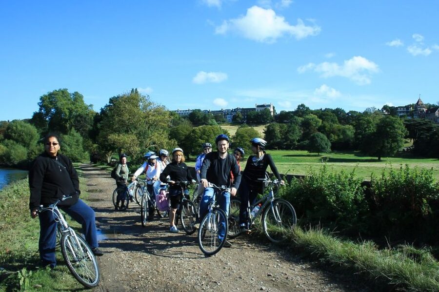 Hampton Court Palace: River Thames Bike Tour - Who should book this experience?