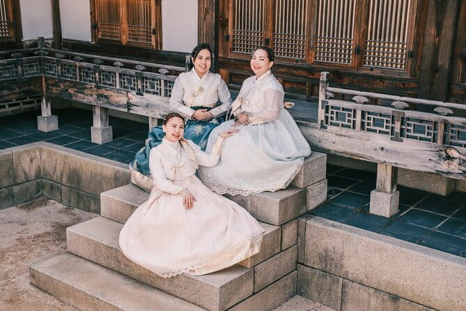 Hanbok Photoshoot and History Tour at Gyeongbokgung Palace - Who should book this experience