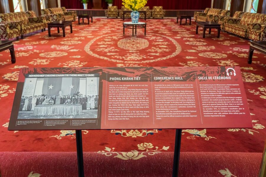 HCM: War Remnants Museum & Independence Palace Walking Tour - Starting with the War Remnants Museum