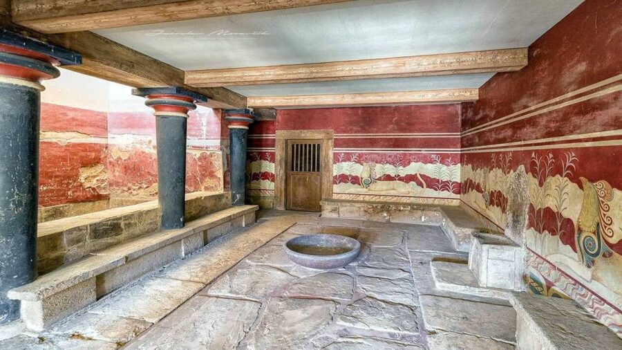 Heraklion: Knossos Palace Guided Tour Half Day - Entering the Palace of Knossos
