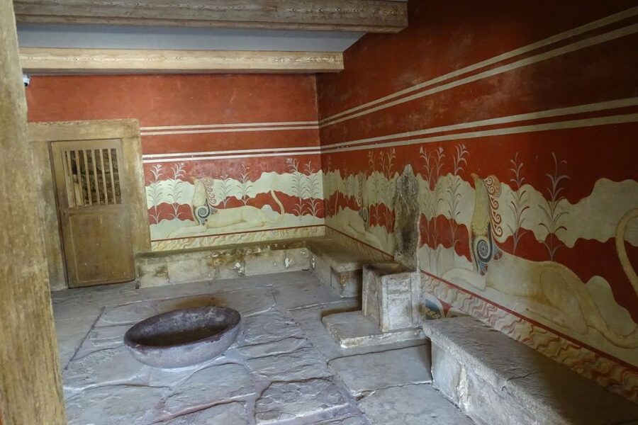 Heraklion: Knossos Palace, Zeus Cave & Oil Mill Private Tour - Key details to know before booking