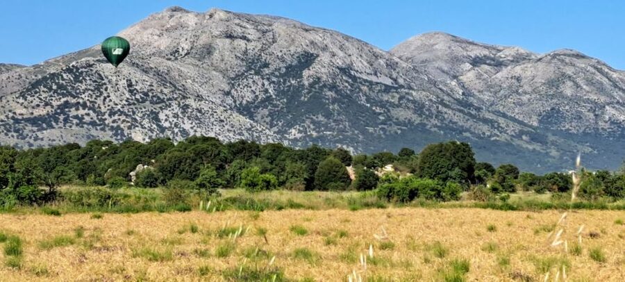 Heraklion: Knossos Palace, Zeus Cave & Oil Mill Private Tour - Malia, viewpoints, and the road into the mountains