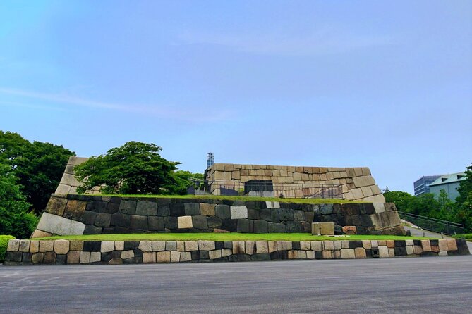 Imperial Palace East Garden and Edo Castle Walking Tour in Tokyo - Walking conditions, weather, and comfort