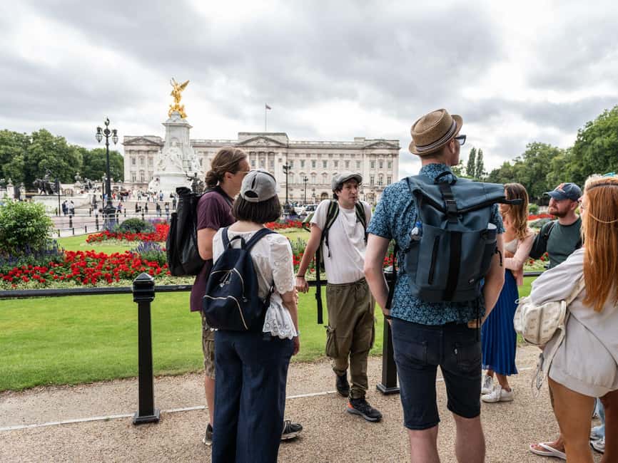 Inside Buckingham Palace & See The Westminster Sights Tour - Watching the Changing of the Guard
