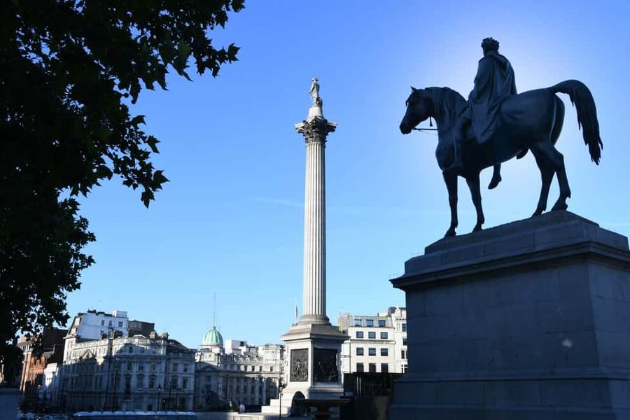 Inside Buckingham Palace & See The Westminster Sights Tour - Entering Buckingham Palace