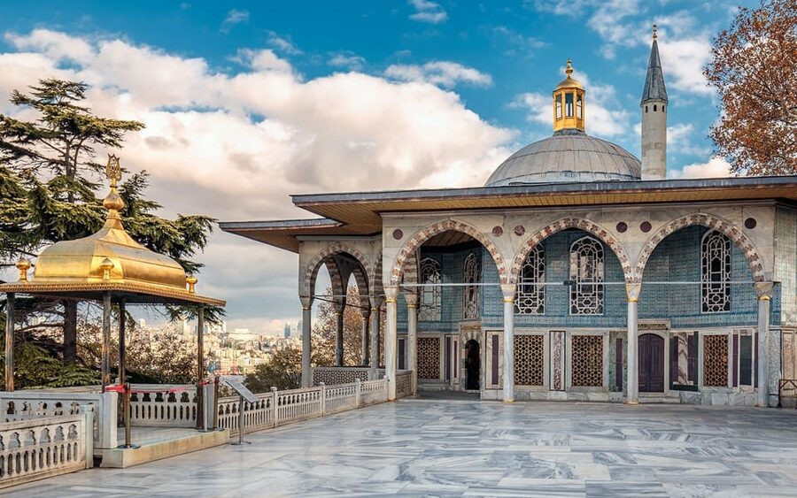 Istanbul: Blue Mosque, Hagia Sofia & Topkapi Palace Day Tour - Topkapi Palace, the longest and most rewarding stop